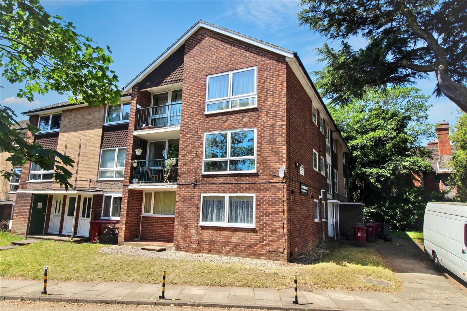 2 bed property in Christchurch Road, Reading